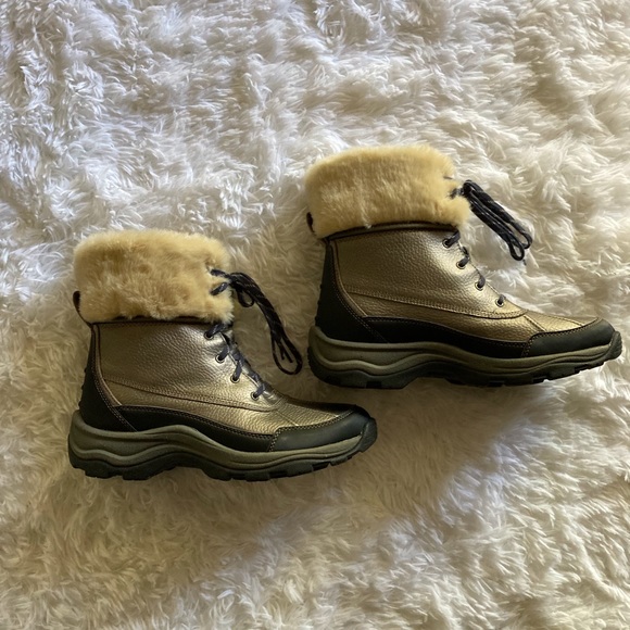 ⭐️SOLD⭐️ Clarks Winter Duck Boots - Picture 3 of 8